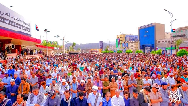 ​من عدن إلى المهرة.. أبناء الجنوب يواصلون اعتصامهم المفتوح ويجددون العهد باستعادة الدولة